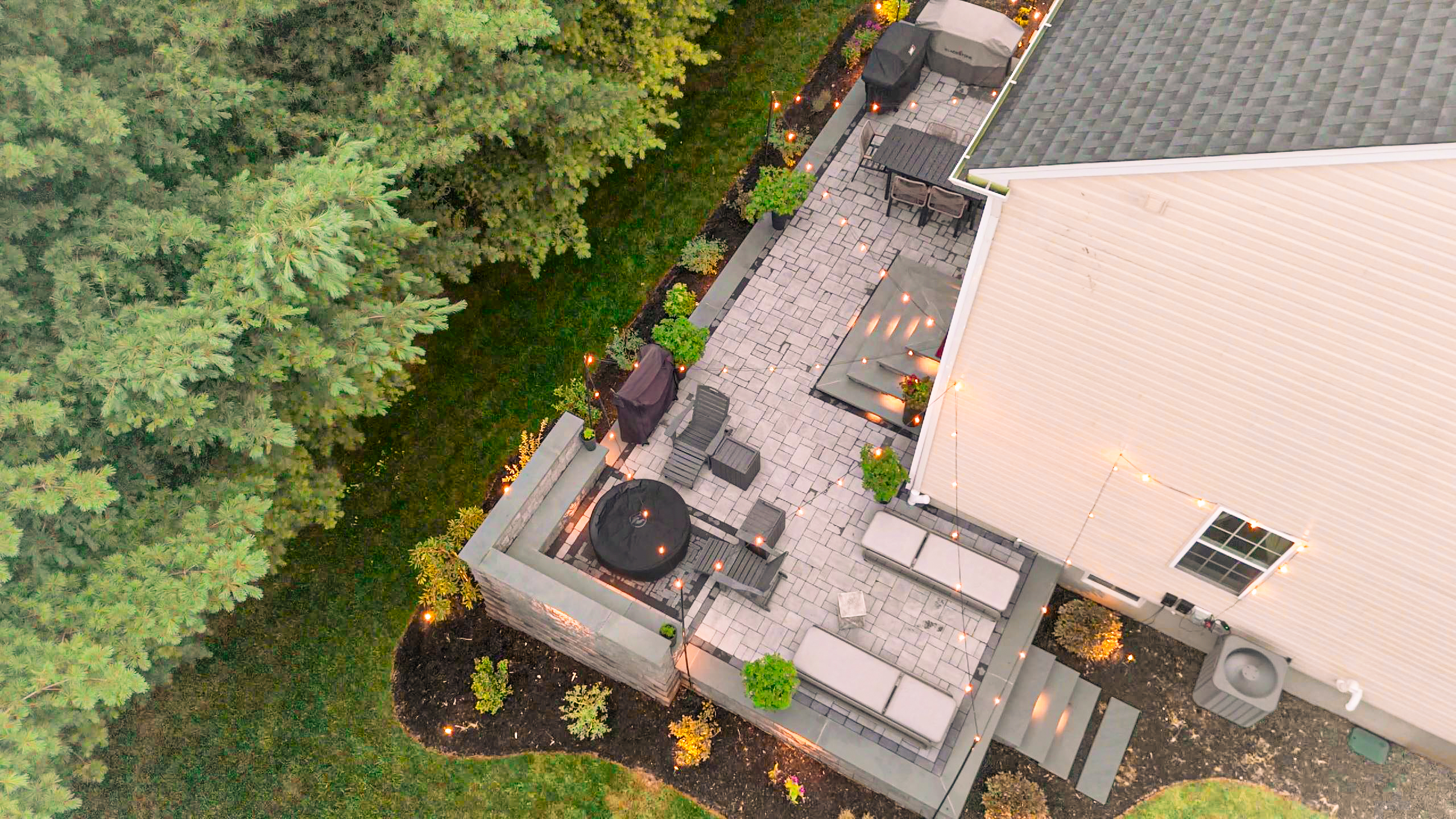 Patios Designed for Entertaining & Relaxing